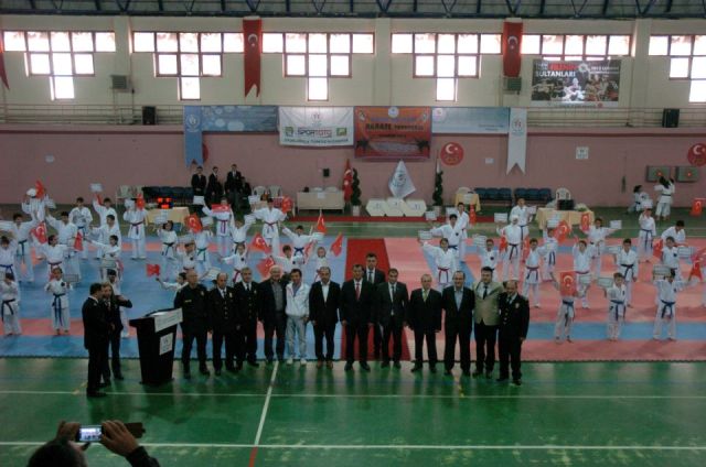 components/com_spgm/spgm/gal/Karate/Polis_Haftasi_Karate_Turnuvasi/polis_1.jpg